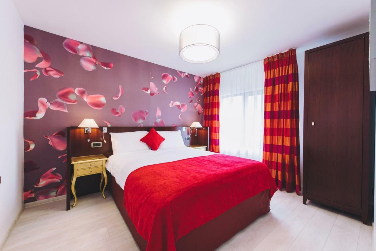 Derby Apart Hotel アルバ・ユリア エクステリア 写真