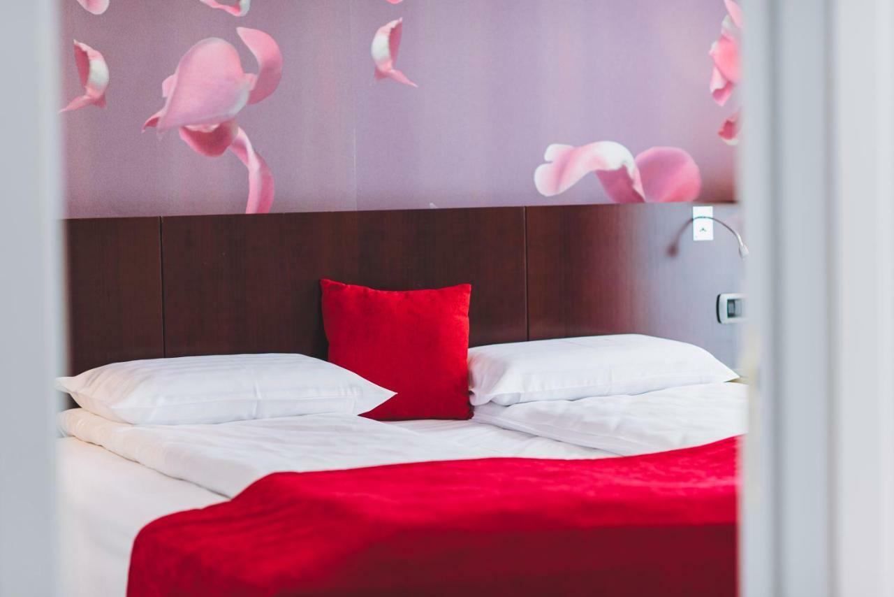 Derby Apart Hotel アルバ・ユリア エクステリア 写真
